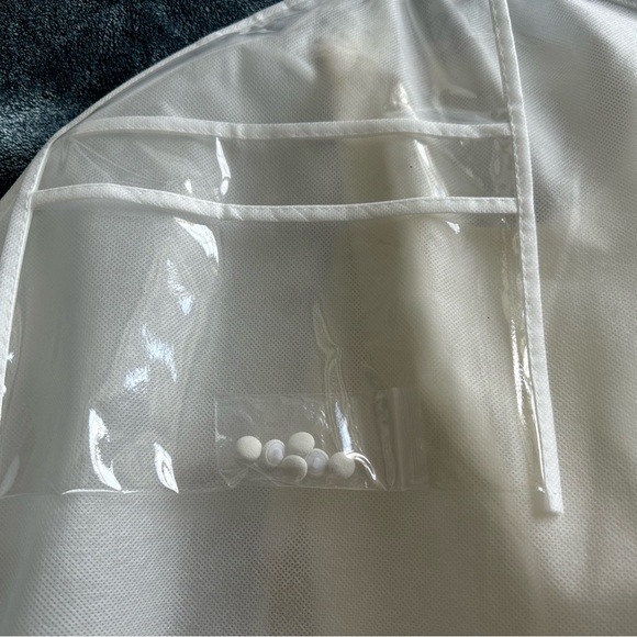 Modest sheath wedding dress with keyhole back - Picture 10 of 13